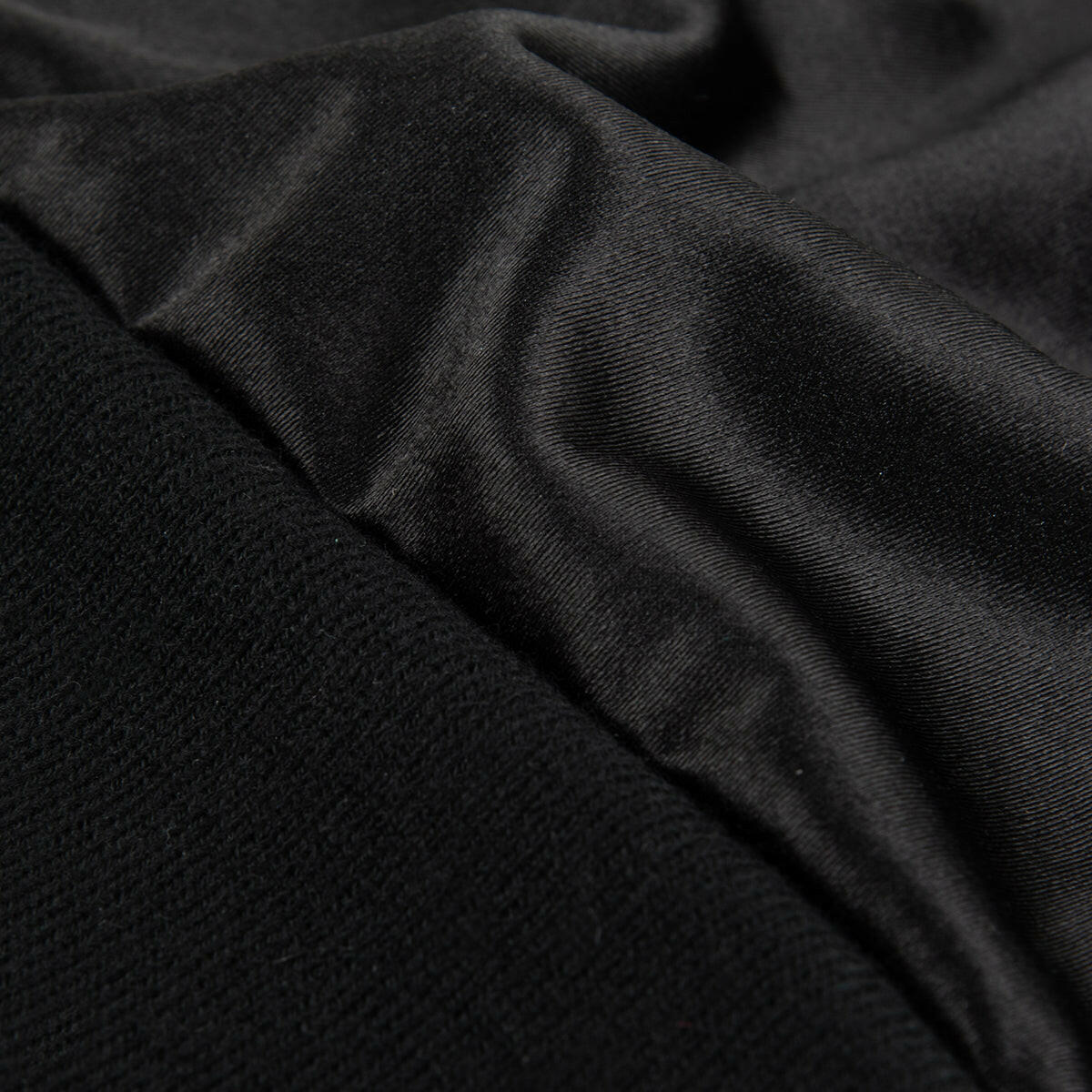Bonnet intérieur satin noir