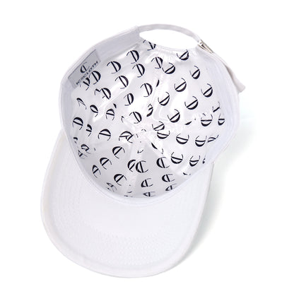 Casquette Blanche Imperméable avec Intérieur en Satin